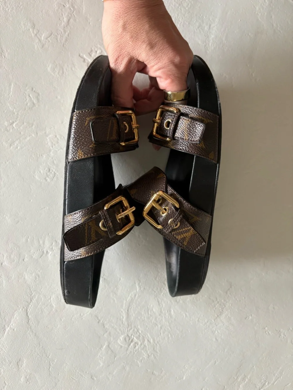 Authentic! Louis Vuitton Brown Monogram Bom Dia Leather Sandals - Picture 2 of 6